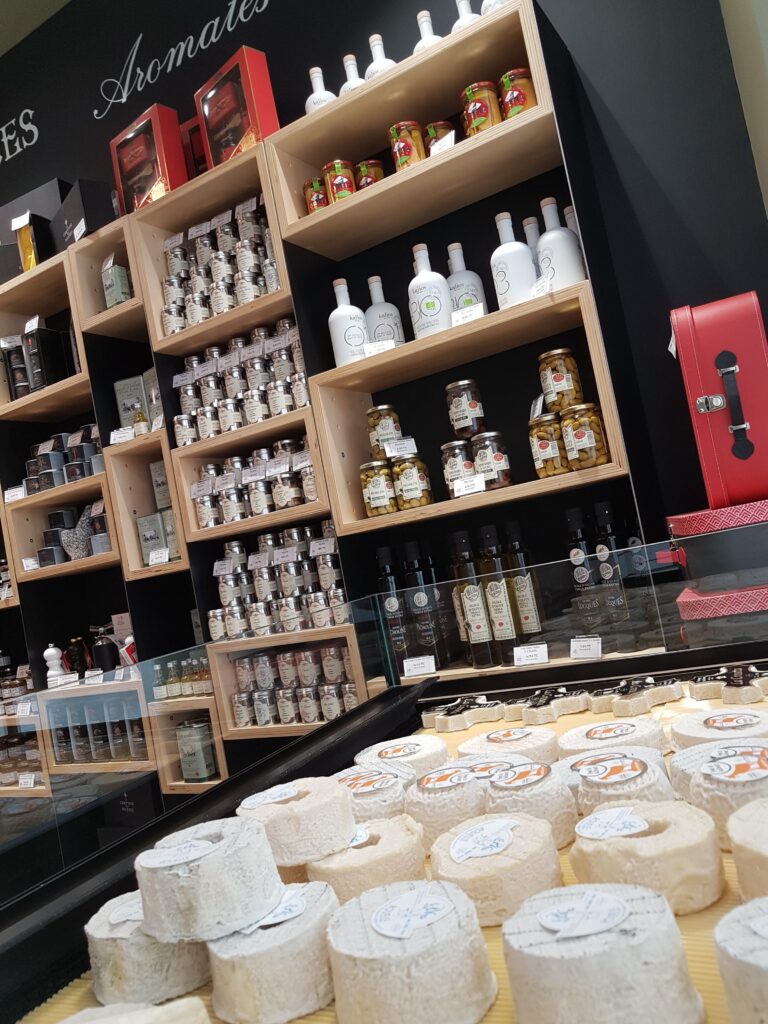 boutique et fromagerie les Fleurons de Lomagne à Condom dans le Gers 32